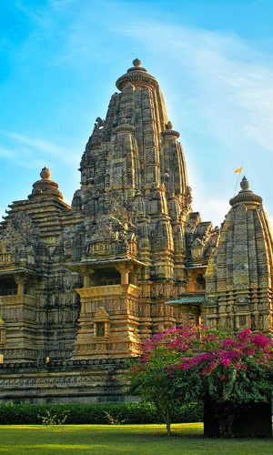 lakshman-temple-khajuraho-mp-1-attr-nearby